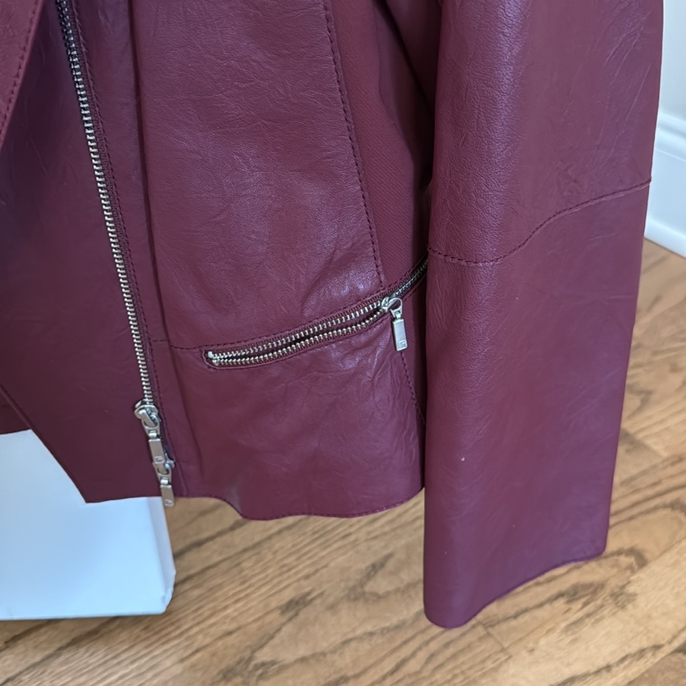 Ladies maroon collared zipper short leather jacket w/two pockets, sleeve zippers - Picture 5 of 11